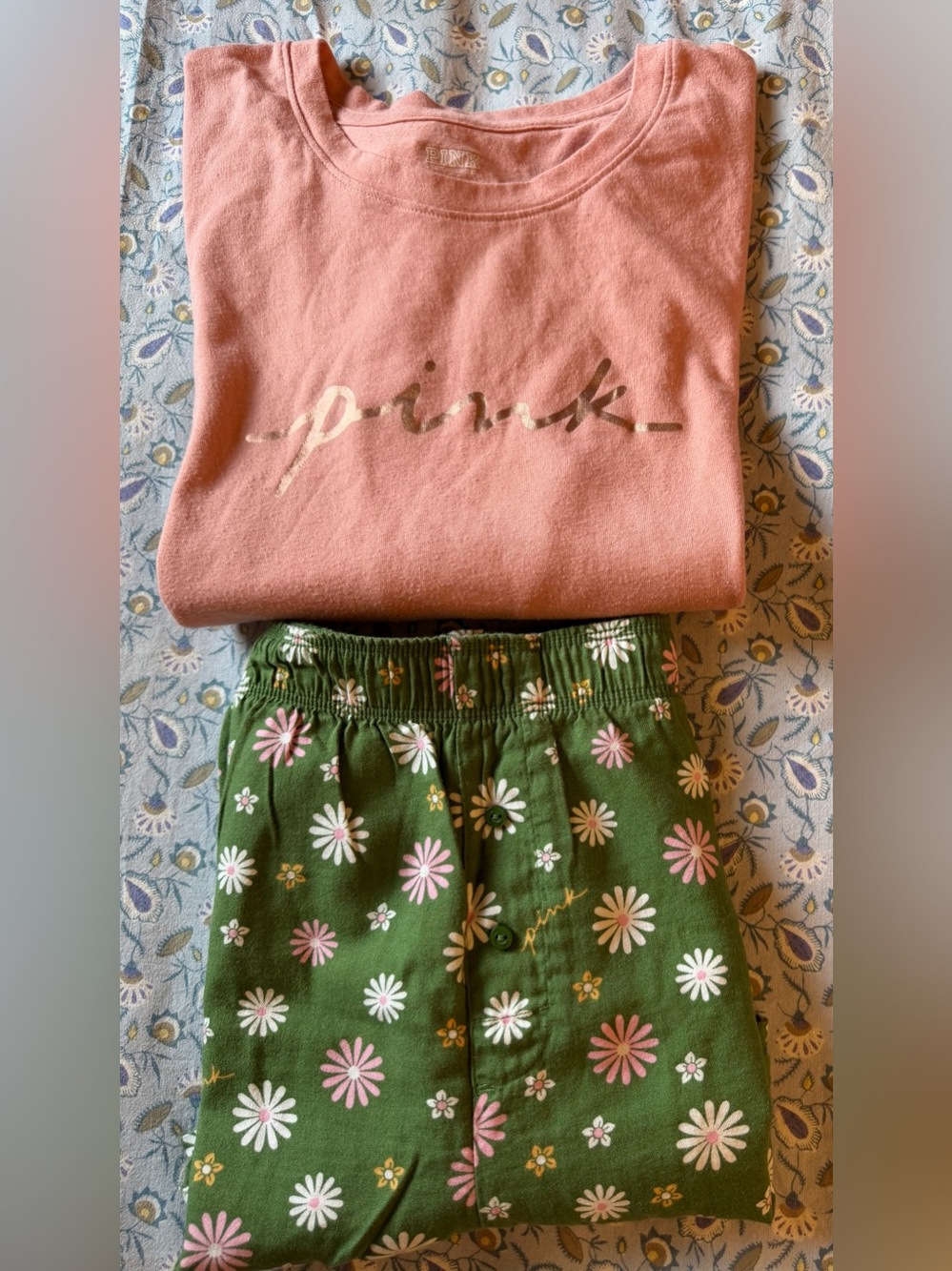 Victoria’s Secret Pink boxers and tshirt 
Boxers M top S
